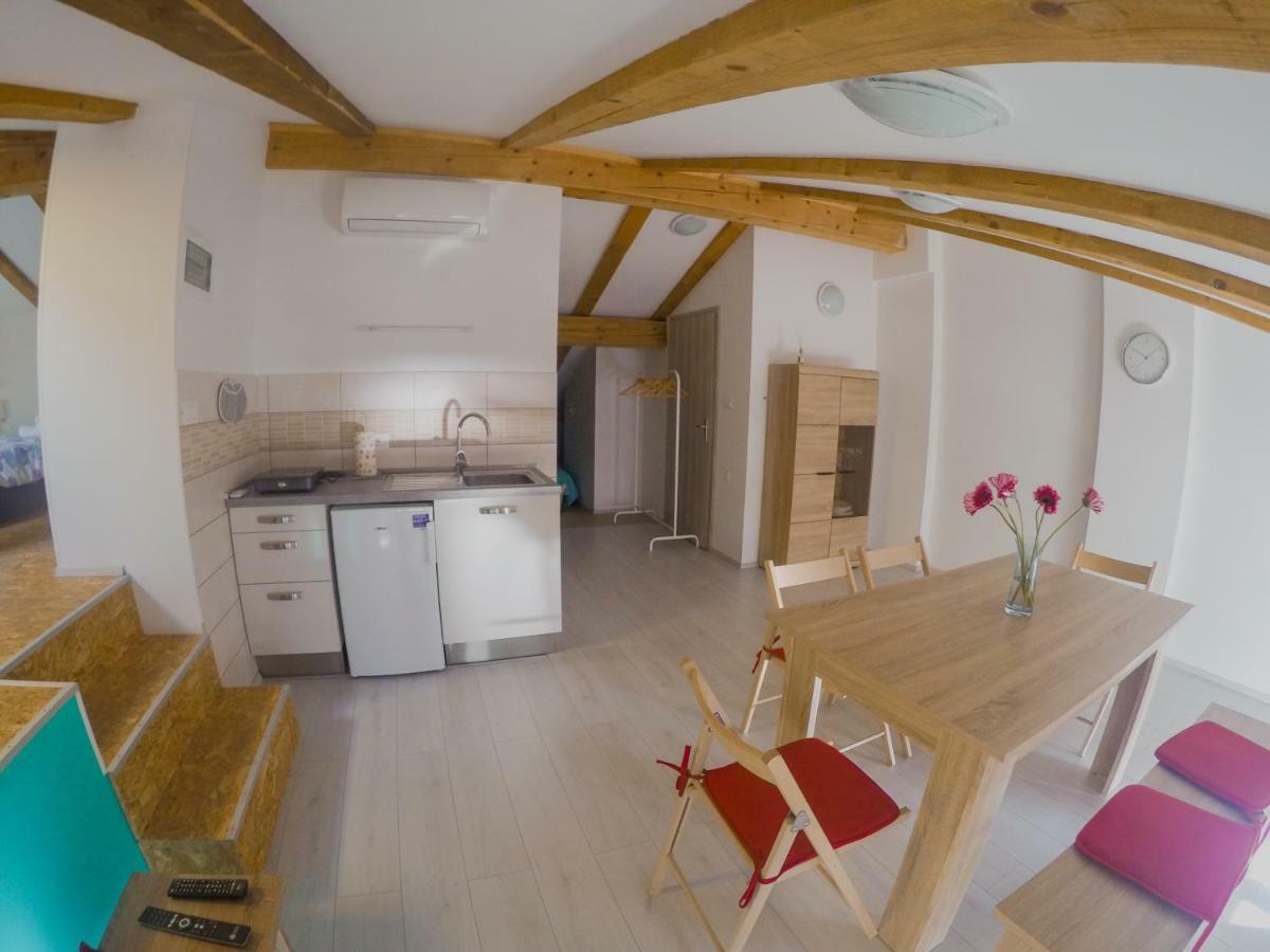Prenocisca Rusjan Apartment Rence Ngoại thất bức ảnh